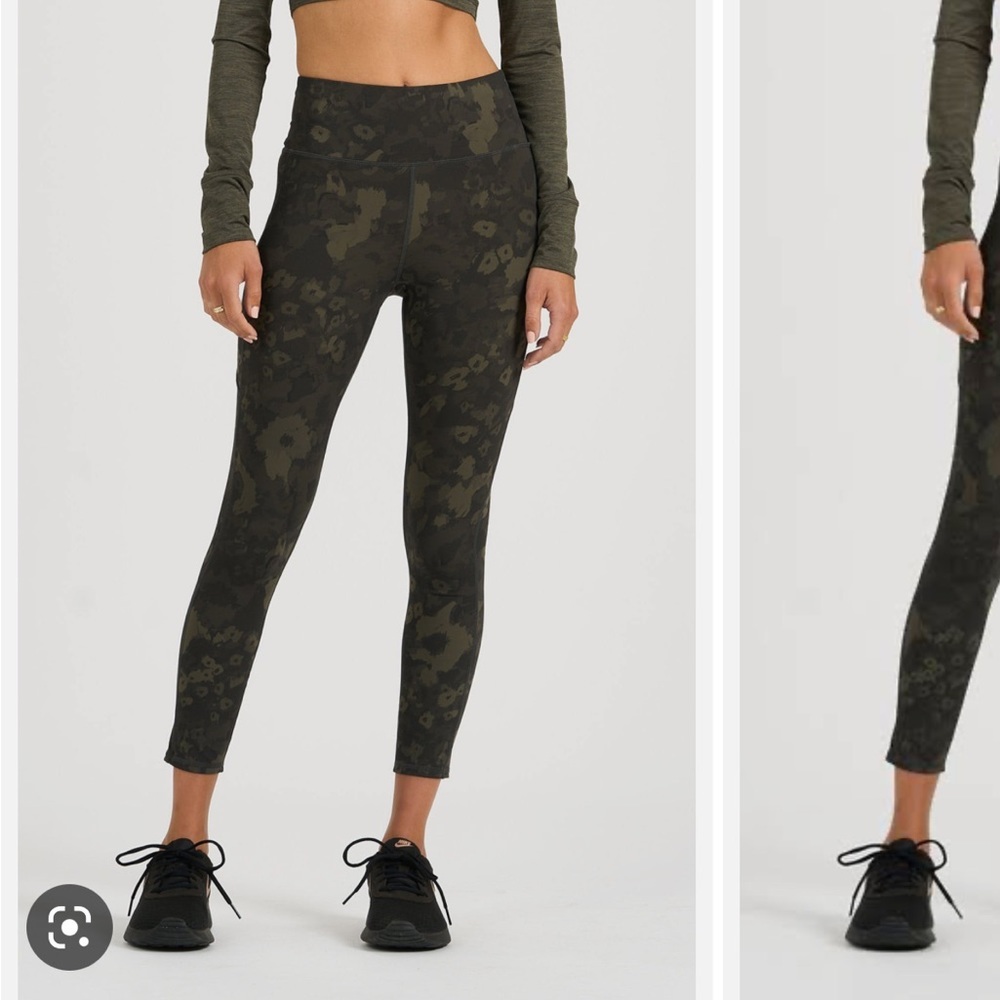 • Vuori • The Stride Athletic Legging Green Floral Camo Print XS Women’s